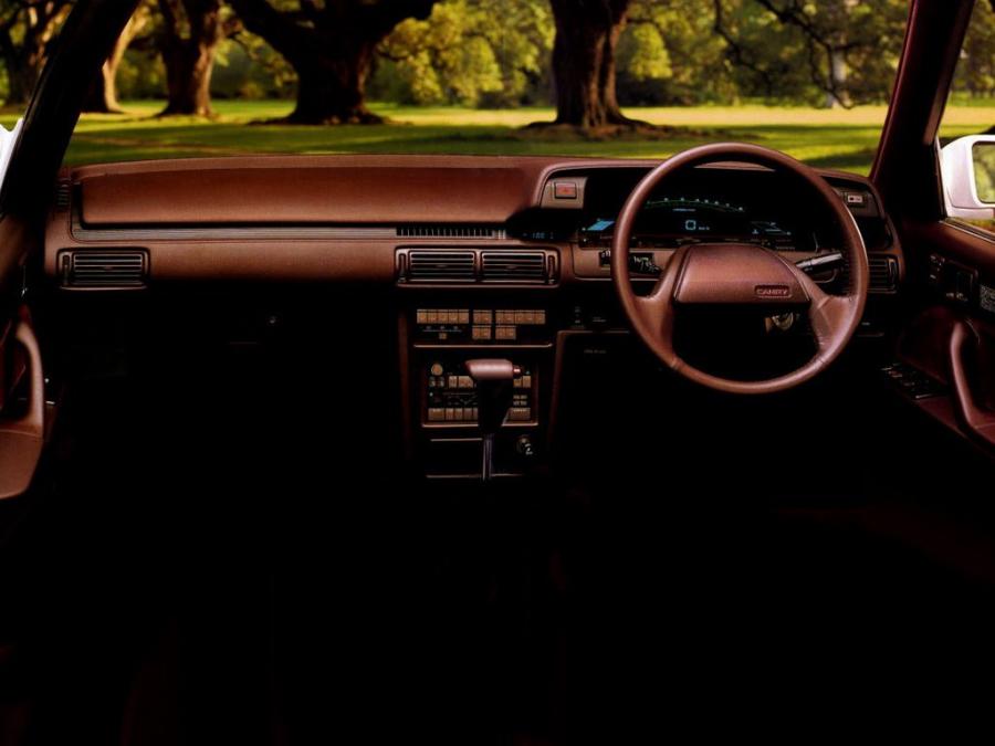 Торпедо Toyota Camry Sedan (V20) 1986 года  (JP) (фото 3 из 7)